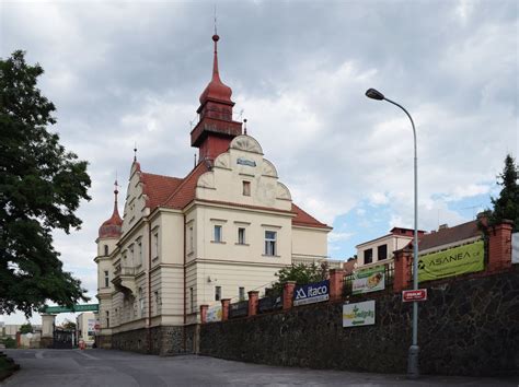 Architektonický pohľad na Branický pivovar s charakteristickou červenou režnou tehlovou fasádou