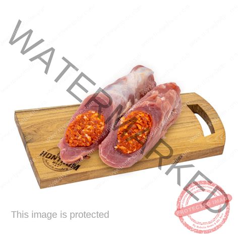 Detail ozdobeného pohára s klobásovou rúčkou