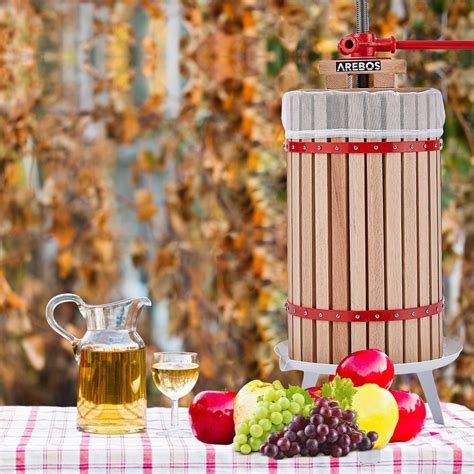 Farebné ovocie pripravené na výrobu vína