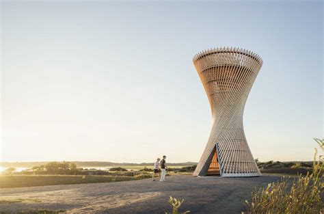Observation tower shaped like a barrel