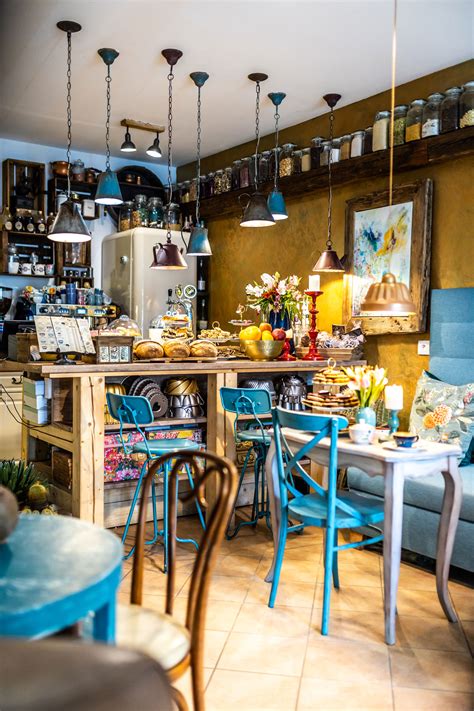 interiér herne s automatmi a barovým pultom