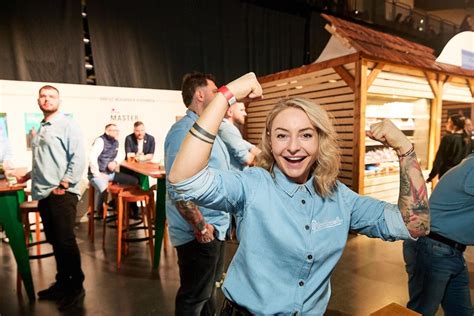 Finalisti súťaže Master Bartender pri práci