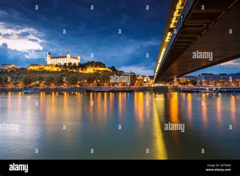 Loket - panoráma mesta s hradom