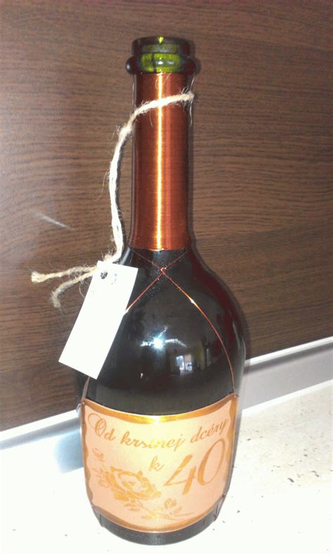 Fľaše s rôznymi vlastnými etiketami