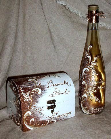 Fľaše s domácim bazovým vínom