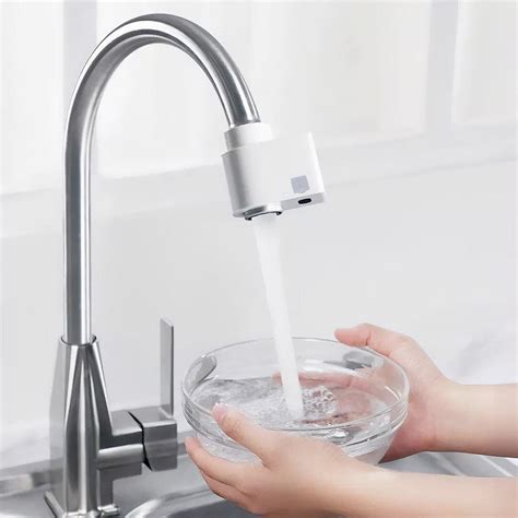 Primátor Mníchova zatĺkajúci kohútik do pivného suda