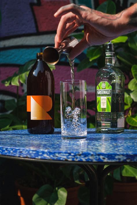 Írsky gin s citrusovou príchuťou