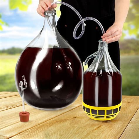 Nádoby a nástroje na výrobu vína