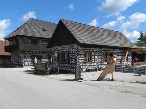 Skláreň RONA s tradičnou architektúrou