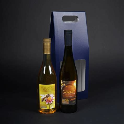 Detail mosadzného kohútika na dubovom sude