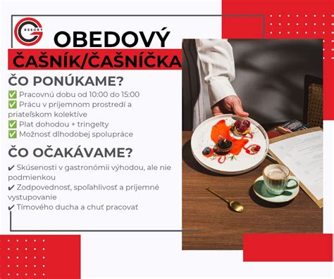 Usmievavý čašník podávajúci jedlo