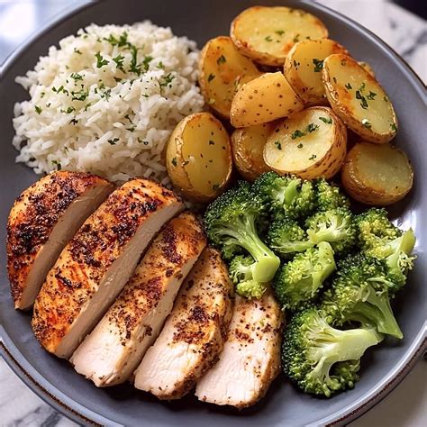 Tanier s pečeným kuracím mäsom a bylinkami