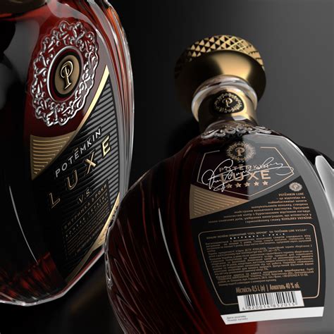 Fľaše koňaku a iných značiek brandy