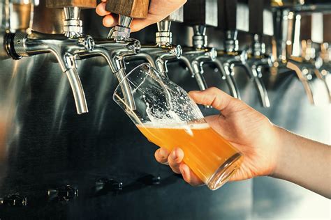 Čapovanie piva do hladinka