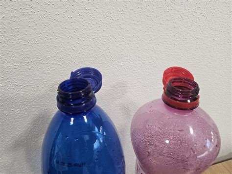 Rôzne typy uzáverov na fľašiach