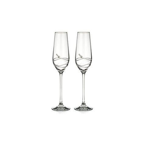 Dva poháre na šampanské s vianočnou atmosférou