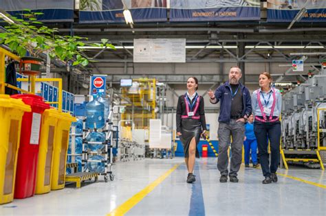 Ilustračná fotografia zamestnancov v kancelárii