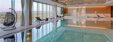 Hotel Kelep s výhľadom na okolitú krajinu