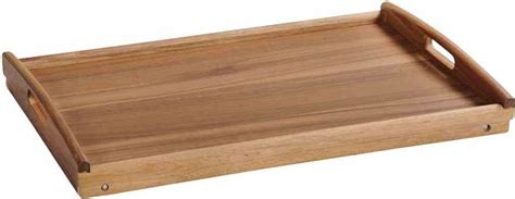 Servírovací podnos s rôznymi nealkoholickými nápojmi a ovocím