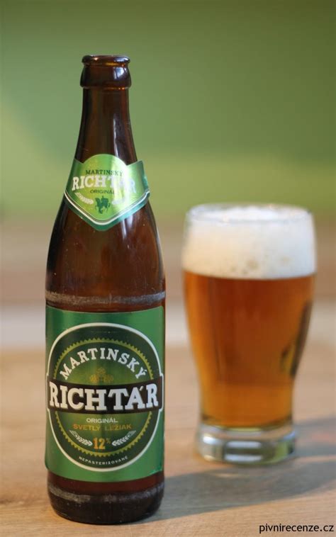 Svetlý ležiak Helles v pohári