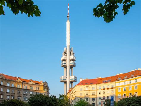 Žižkovská veža s betónovými bábätkami