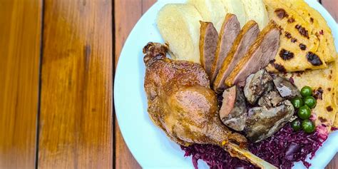 Ilustračná fotografia kačacieho prsia s prílohami