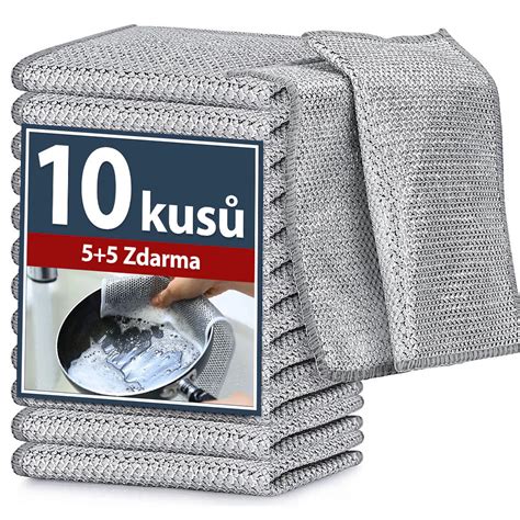 Mikrovláknová utierka a fľaša s dezinfekčným roztokom