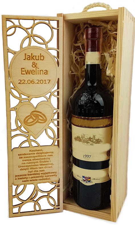 Drevená debnička na víno s gravírovaním