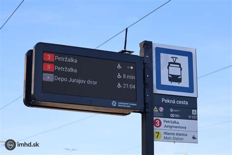 Začiatok náučného chodníka Serpentíny Urpín s informačnou tabuľou