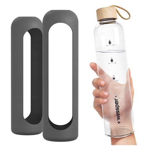 Proces laserového gravírovania na sklenenú fľašu