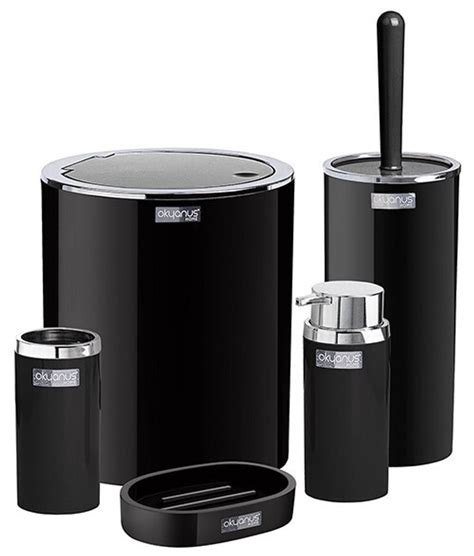 Sada rôznych doplnkov k pitiu whisky