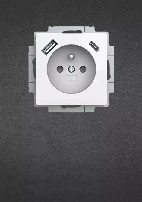 Zásuvka Legrand s USB-C portom