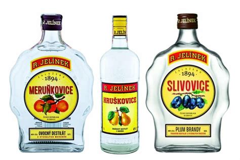 Fľaše rôznych slovenských destilátov