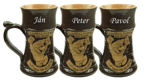 Keramický pivný pohár s reliéfom