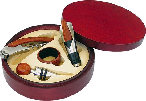 príslušenstvo k vínu v drevenej krabičke