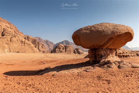 Unikátna skalná formácia Mushroom Rock vo Wadi Rum