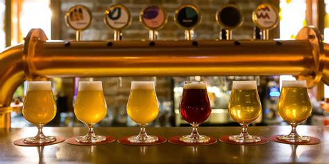 Fotografia rôznych druhov remeselných pív v pohároch