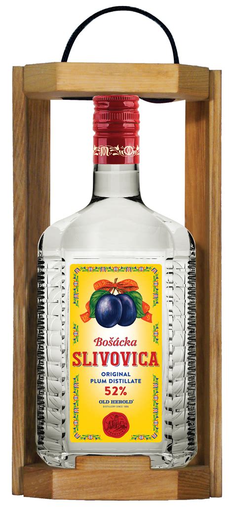 Tradičná slovenská slivovica v skle