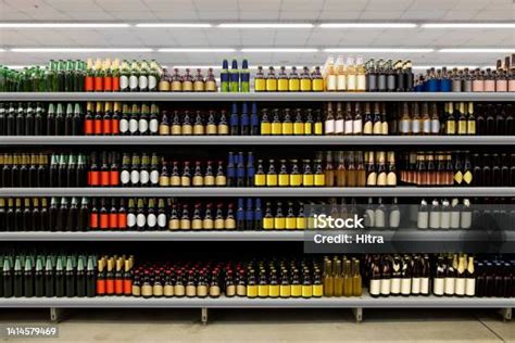 Ruské víno na polici supermarketu