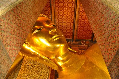 Socha Ležiaceho Budhu v chráme Wat Pho