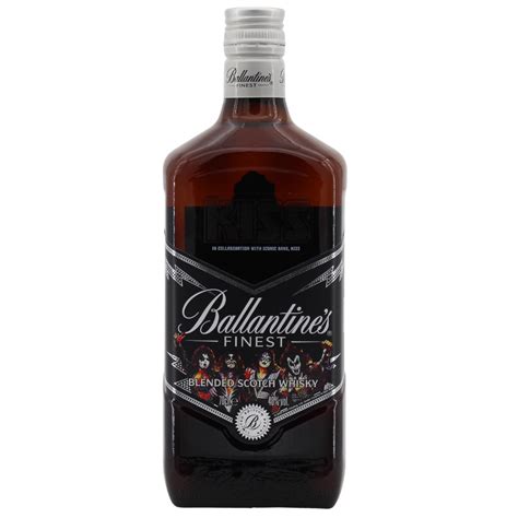 Pohár s whisky Ballantine's a ľadom