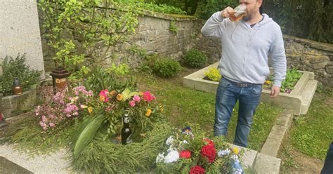 Ilustrácia Jaroslava Haška s pohárom piva