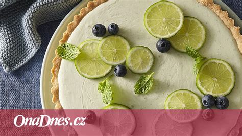 farebné kokteily s limetkou