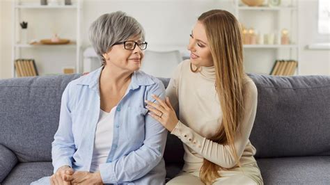 Mladá žena premýšľa nad rodinnou situáciou