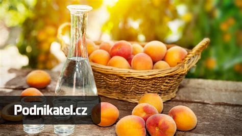 Detail rôznych druhov ovocia používaných na výrobu pálenky