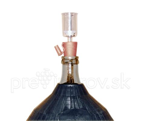 Detail úzkeho hrdla 10-litrového demižónu