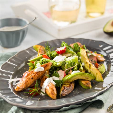 Šalát s grilovaným kuracím mäsom