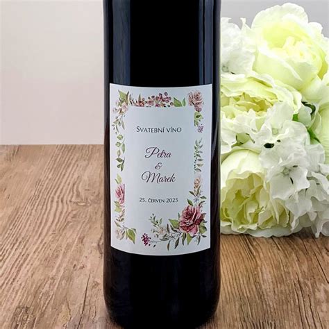 Svadobná etiketa na fľaši vína