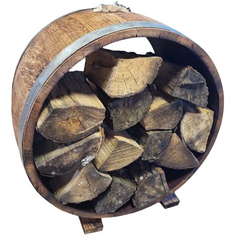 Ilustrácia starých dubových sudov na dozrievanie