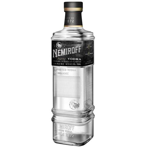 Koláž rôznych fliaš vodky Nemiroff